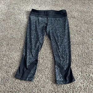Lululemon Athletica Gray Geometric Capris